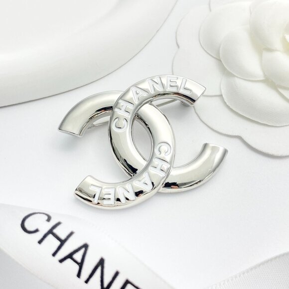 CHANEL Classic Silver Brooch - Picture 2 of 7